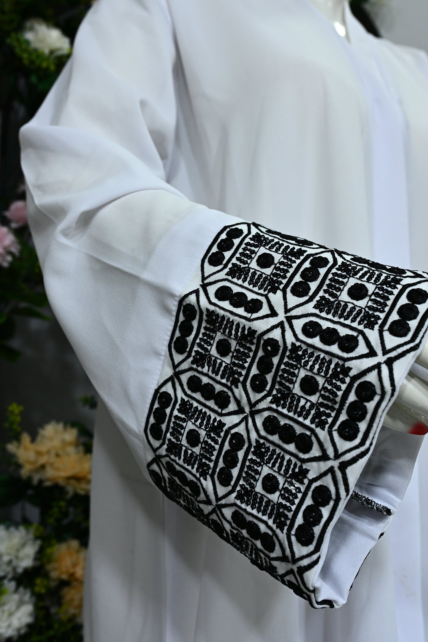 WHITE PARI ABAYA