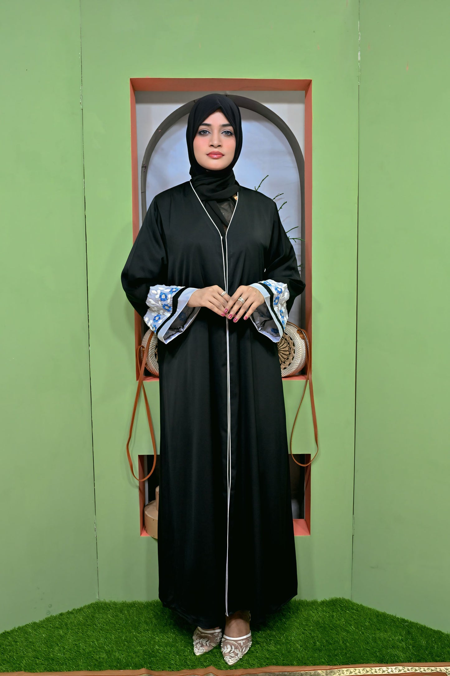 Sapphire Touch Abaya