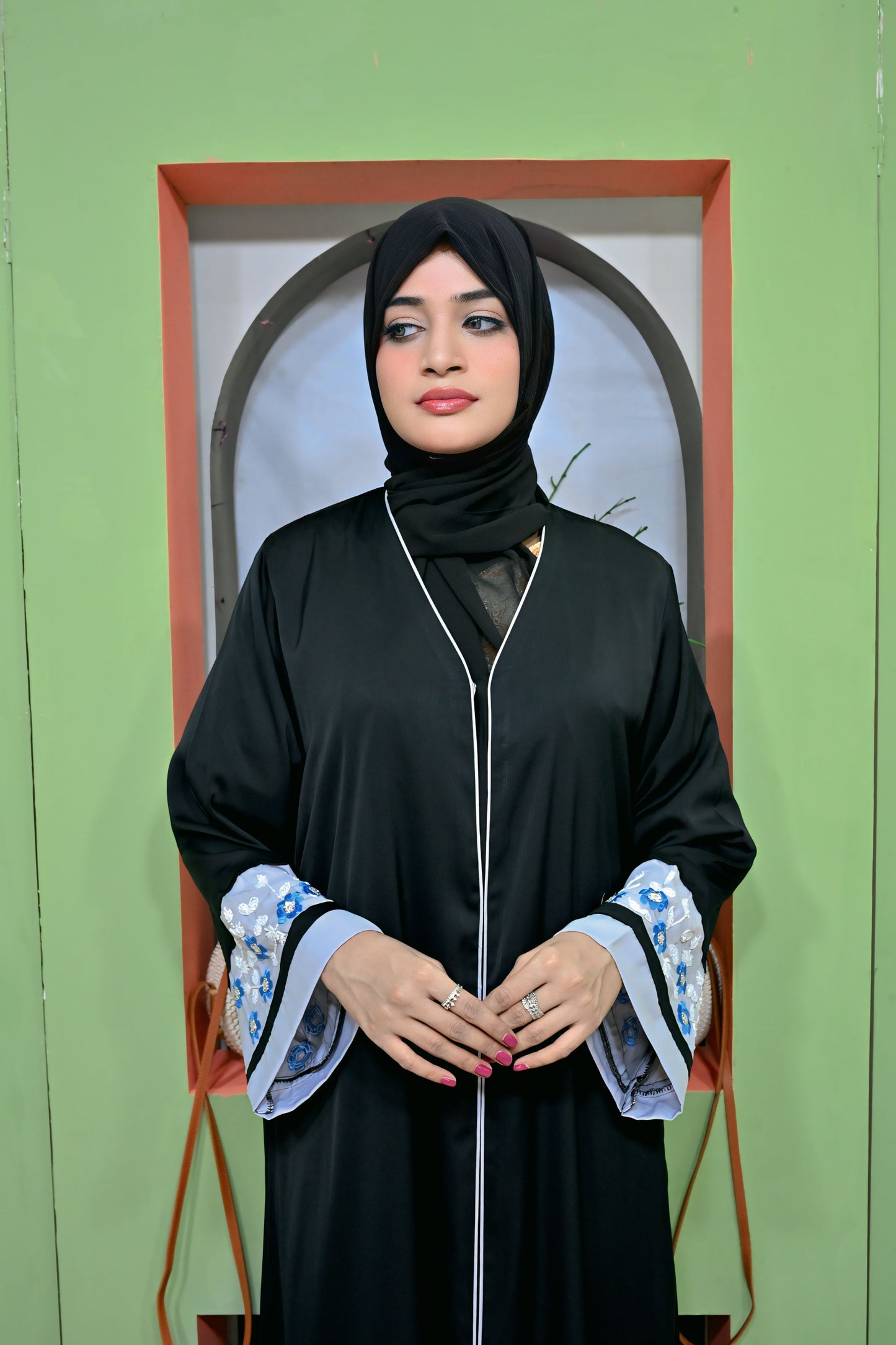 Sapphire Touch Abaya