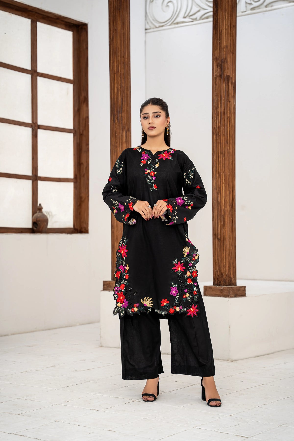 Aqsa Black Floral Embroidered 2-Piece