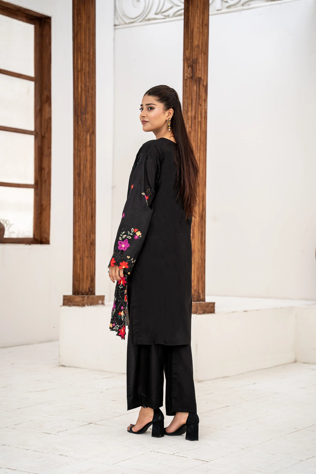 Aqsa Black Floral Embroidered 2-Piece