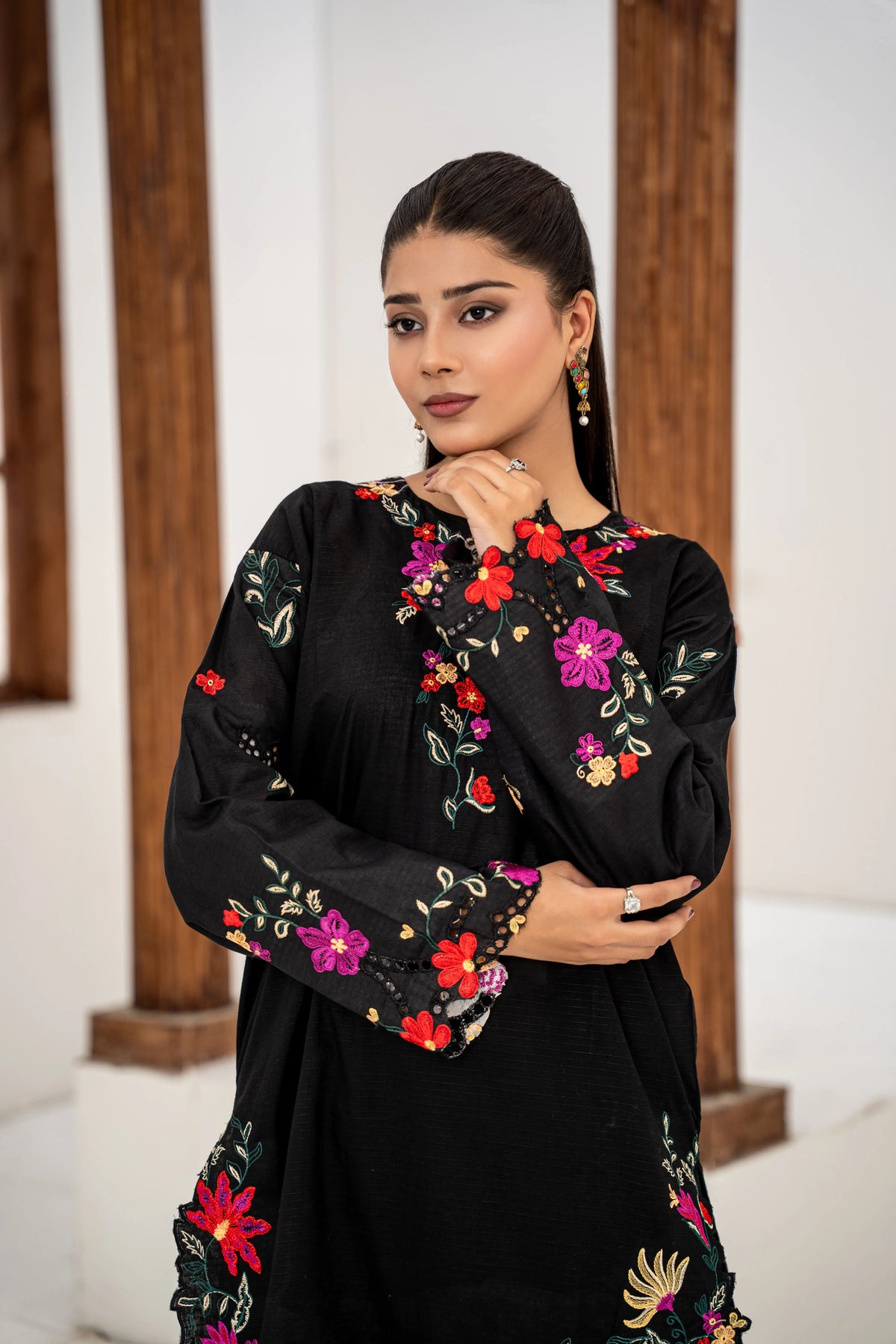 Aqsa Black Floral Embroidered 2-Piece
