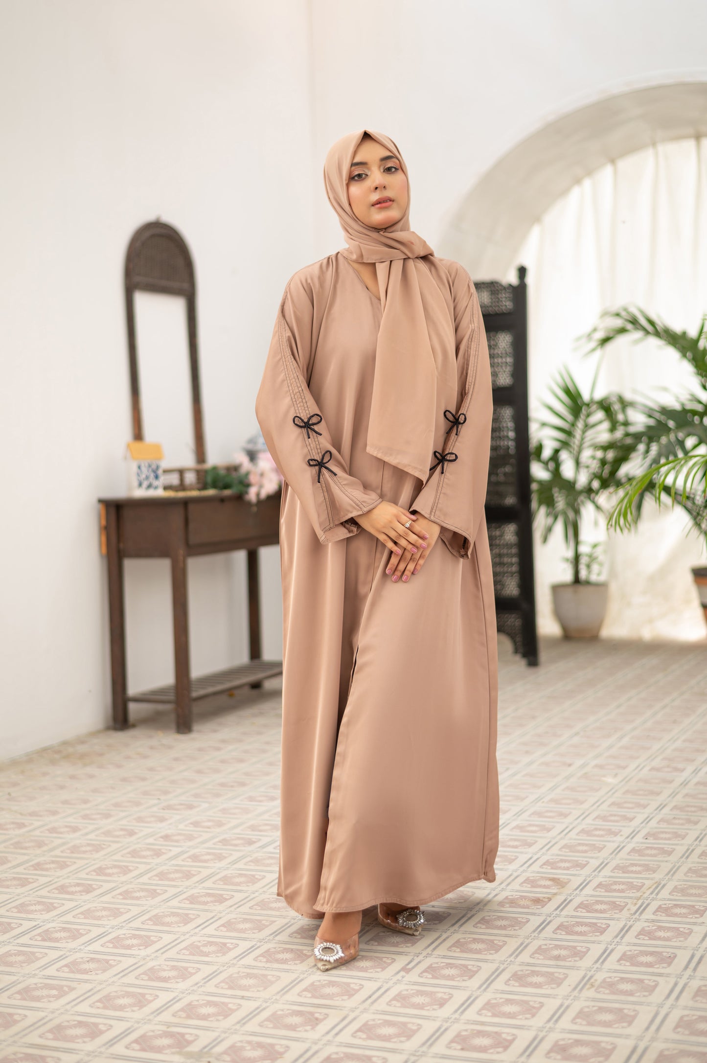 Beige bow tie Abaya