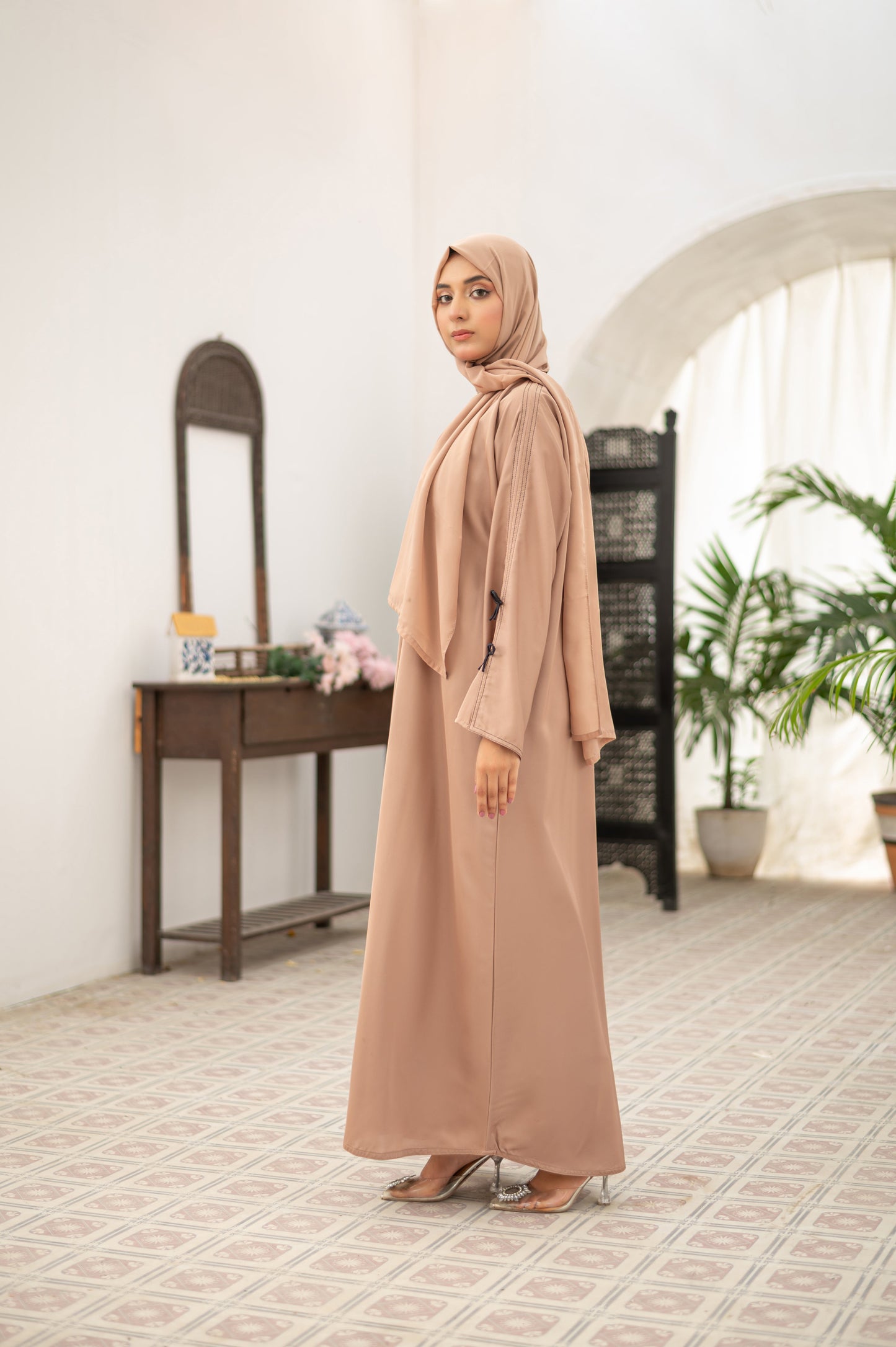 Beige bow tie Abaya