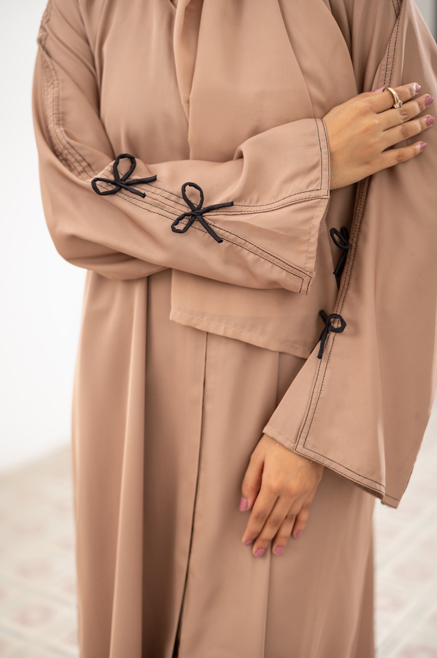 Beige bow tie Abaya