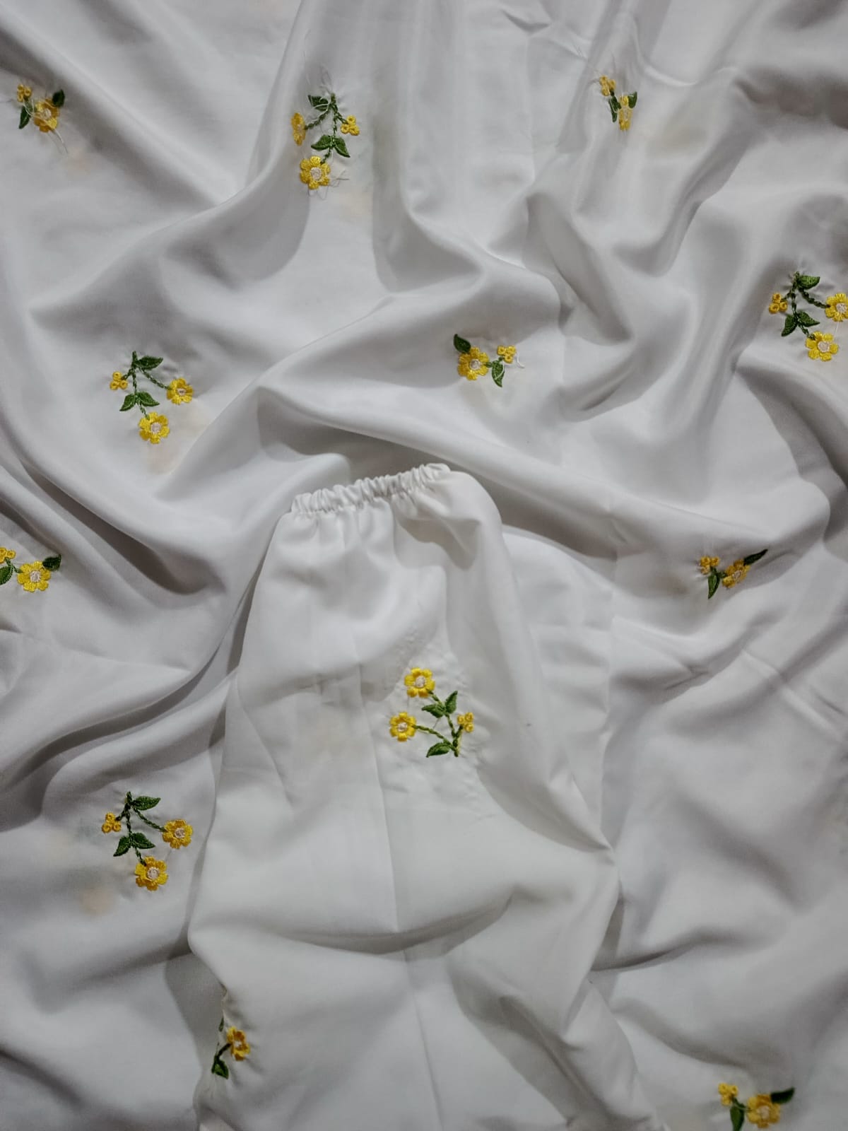 Embroidered Namaz Chaddar - White D2